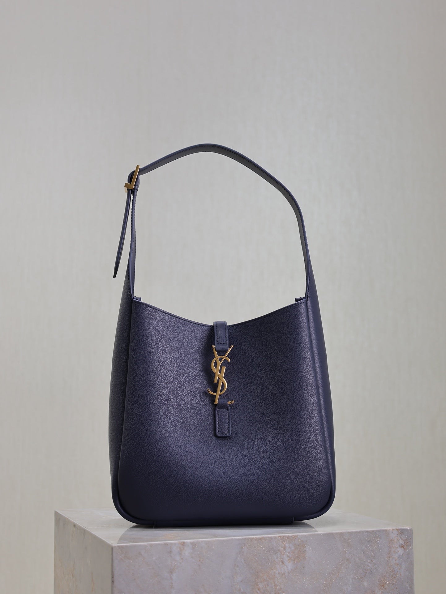 LE 5A7 bag